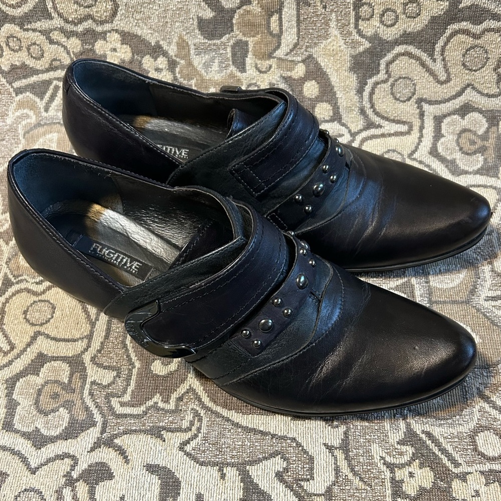 Studded Leather Fugitive Shoes Comfort Trotters Size EU 39 Velcro Closure